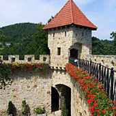 Тропштынский замок расположен на древнем торговом пути, ведущем в Венгрию