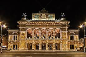 Государственная Опера Вены   В репертуаре Государственной Оперы около сотни опер, оперетт и балетов, представления проходят каждый день в течение сезона, который длится с сентября по июнь